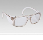 Lunettes de protection sans monture JSP de forme fortement rallongée en arrière-BOLLÉ, Degré de protection 5-UNIVET-SWISS ONE-Lunettes de protection JSP, de forme fortement rallongée en arrière-UNICO GRABER-Lunettes de protection ARTILUX- 3M PELTOR-BOLLÉ ultra-légères-UNIVET en polycarbonate incolore antibuée résistant aux rayures-Lunettes de protection 3M en polycarbonate incolore résistant aux rayures-UNICO-UNICO GRABER-HONEYWELL-SWISS ONE-ARTILUX